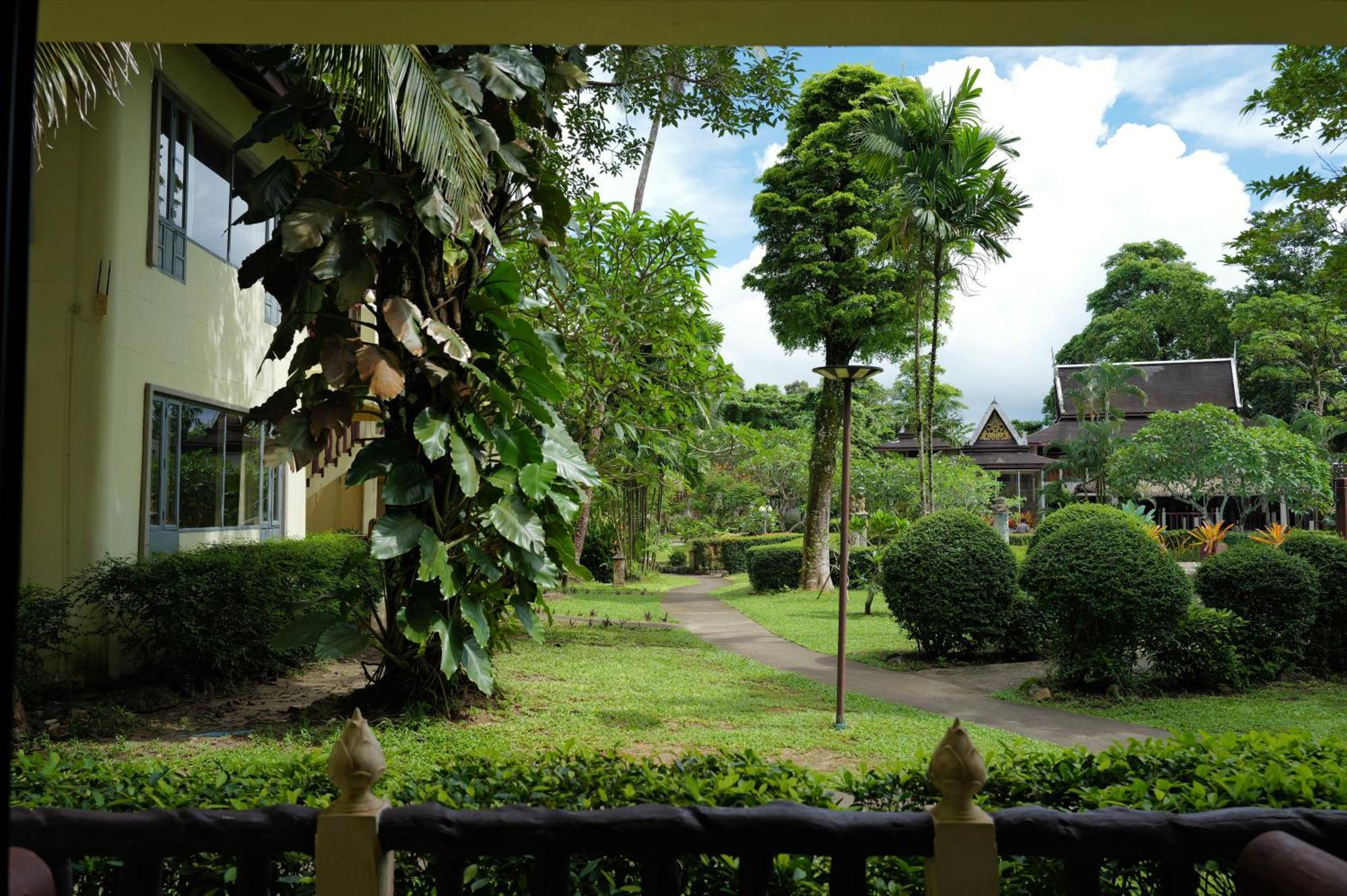 Bhumiyama Plus Hotel Koh Chang Bagian luar foto